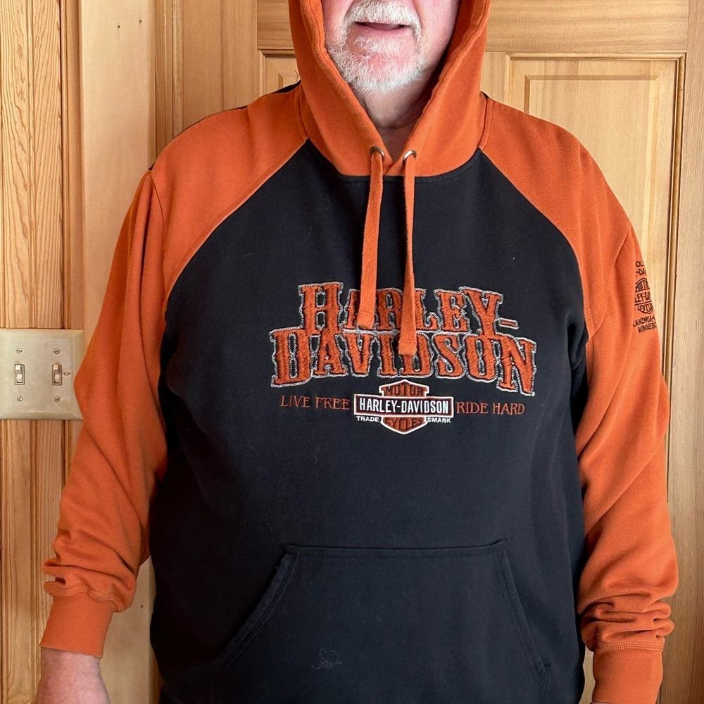 2X Harley Davidson hooded sweatshirt.